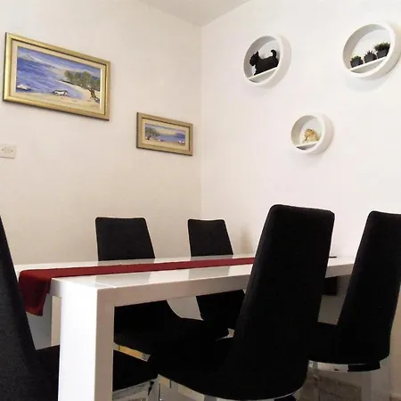 Varos Apartment *