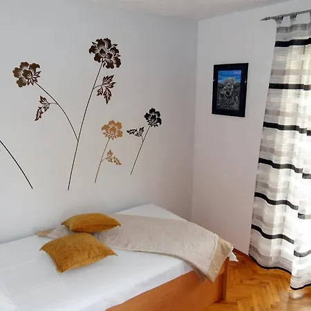 Apartment Varos *