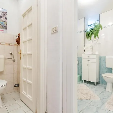 Varos Apartment *