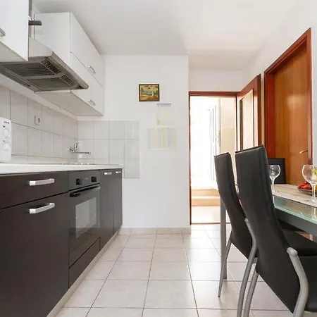Varos Apartment Split