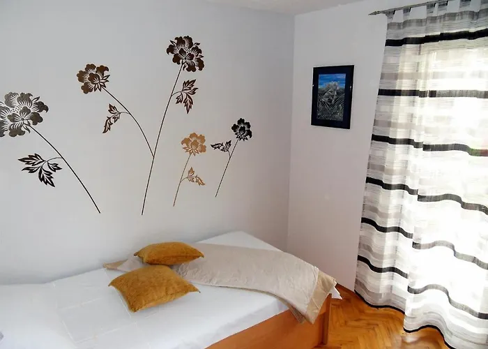 Apartament Varos *