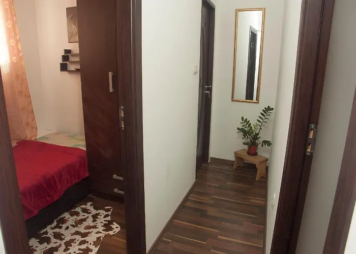 Varos Apartament *