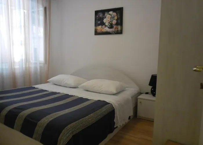 Varos Apartament *