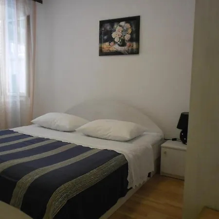 Varos Apartman *